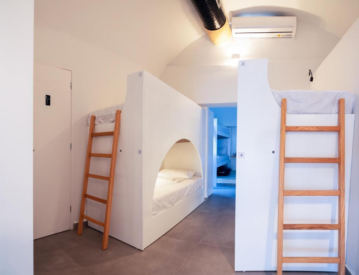 Central Hostel Oia Hostal