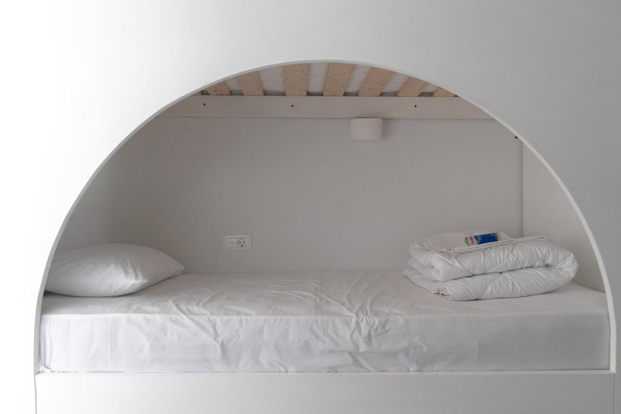 Central Hostel Oia Hostal